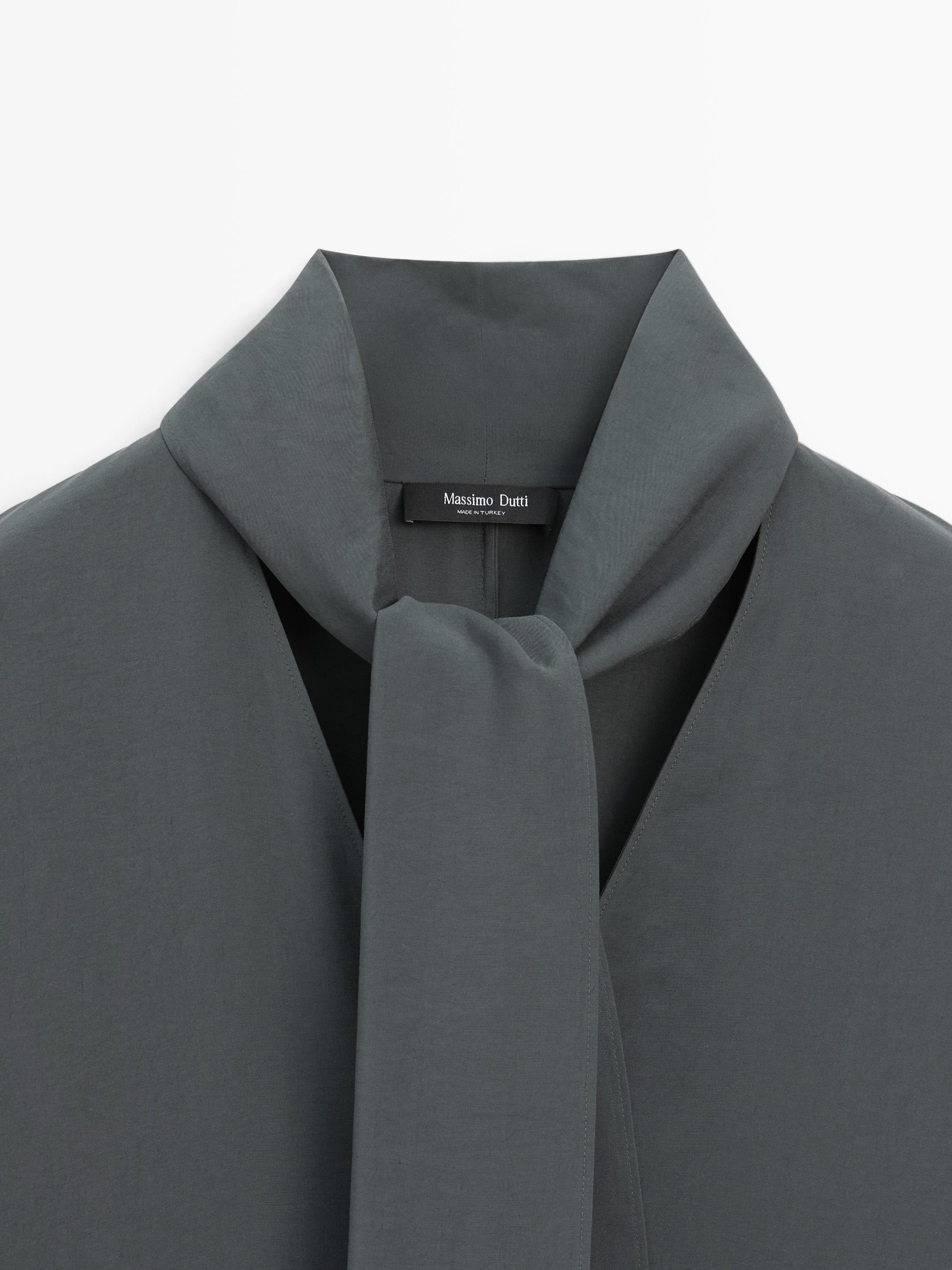 V-neckline midi dress with tie detail